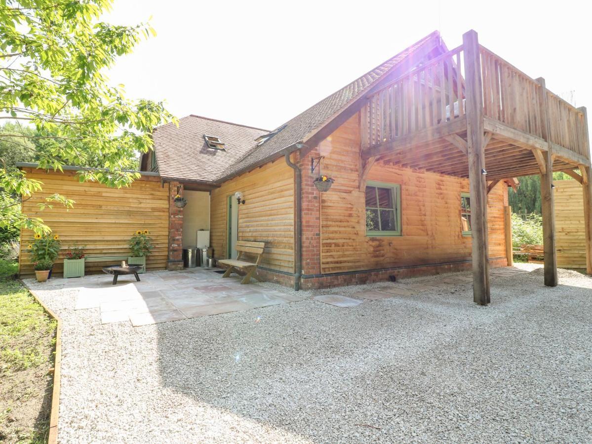 Old Wood Coach House Villa Lincoln Exterior photo