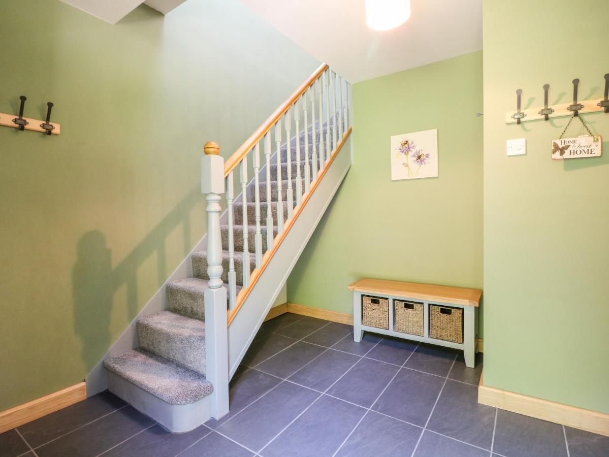 Old Wood Coach House Villa Lincoln Exterior photo